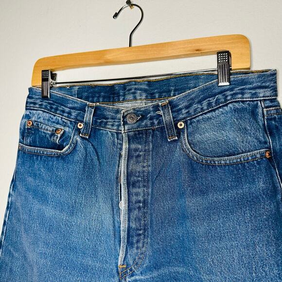 Vintage Levi’s Blue Medium Wash 5 Button Up Fly 501s Straight Leg Jeans Size 32 - Picture 9 of 12